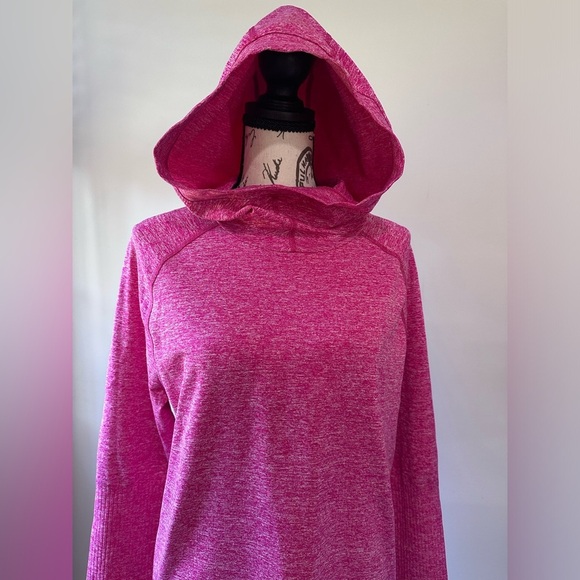 The North Face Women’s Go Seamless Active Fit Pullover Hoodie - Bright Pink Heat - Picture 4 of 11